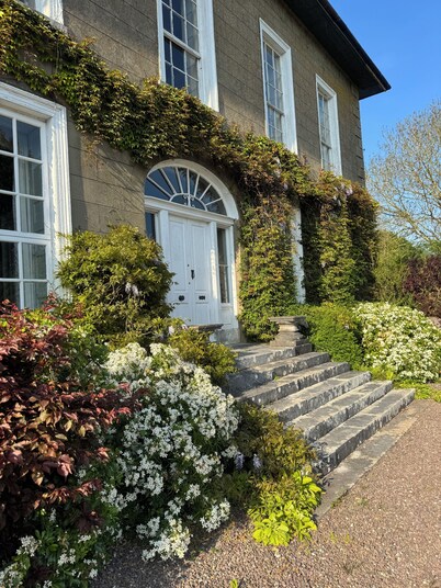 The Gortnagros - Charming 1-bedroom apartment at The Courtyard Mallow