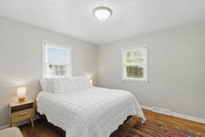 3 slaapkamers, een strijkplank/strijkijzer, gratis wifi, beddengoed