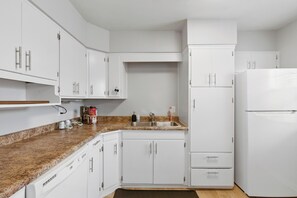 オーブン、コンロ、食器洗い機