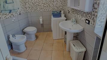 Apartament, balcó, vistes a la muntanya | Bany