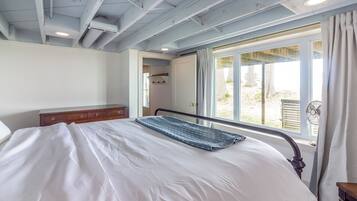 3 bedrooms, iron/ironing board, travel crib, WiFi