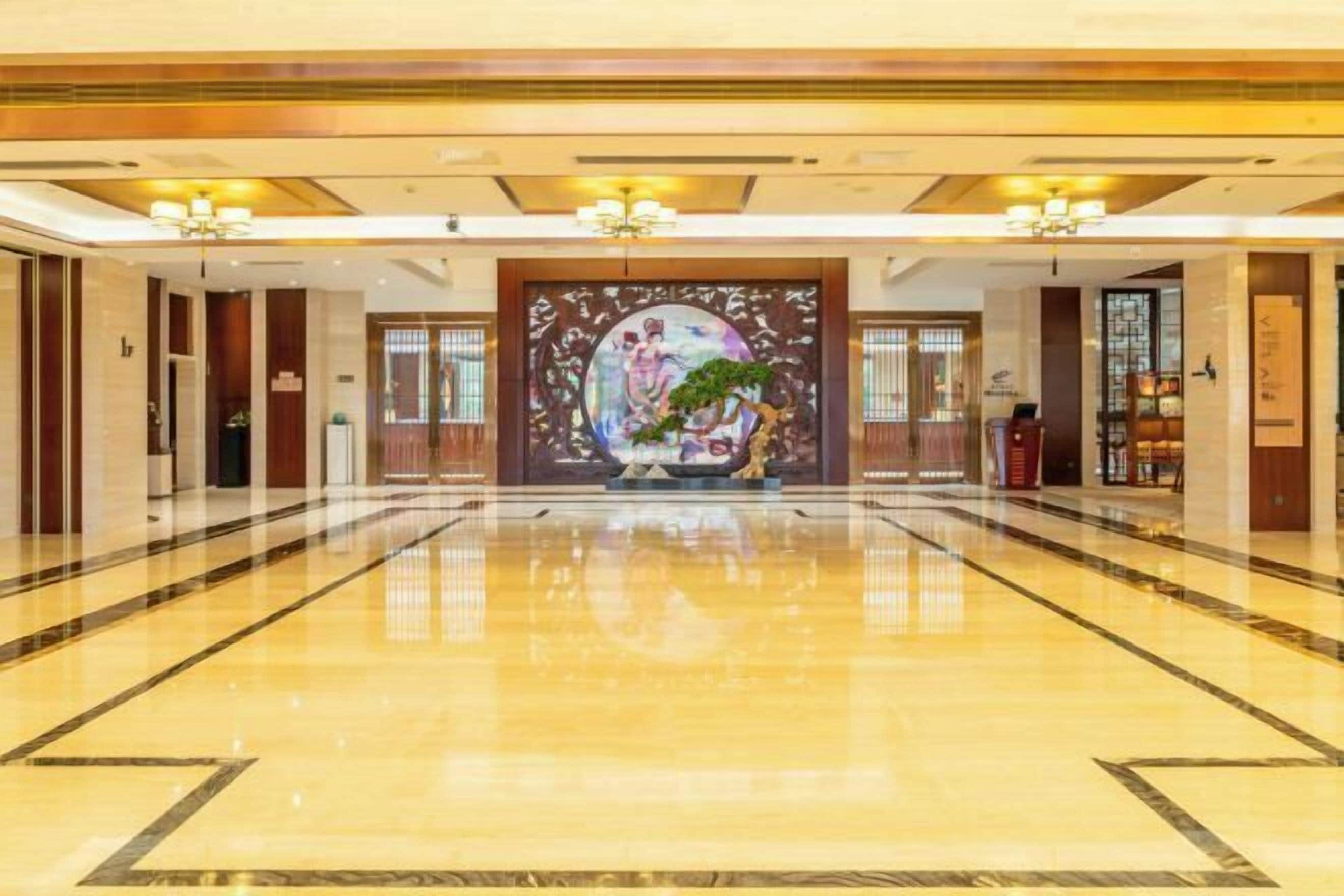 المنشأة من الداخل