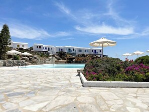 Piscine extérieure en saison