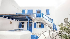 Front of property - Deep Blue Suite Mykonos (Mykonos)