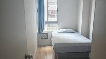 3 habitaciones, tabla de planchar con plancha, wifi y ropa de cama