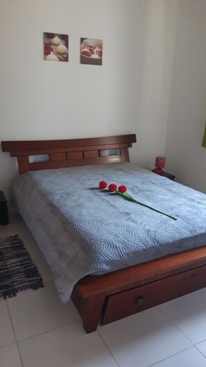 1 soverom, strykejern/-brett, reiseseng for barn og wi-fi (inkludert)