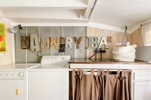 Charming 2-bedroom cottage 10 min to downtown - King bed - Fireplace