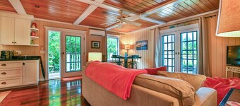 Banana Tree Retreat • As Seen on HGTV • 2BR Island Getaway