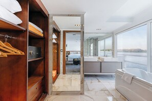 12 habitaciones, tabla de planchar con plancha y wifi gratis 