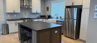 Spacious Modern Loft 2BR 2.5 BA 13 mi to Greenville  & 18 mi to Clemson