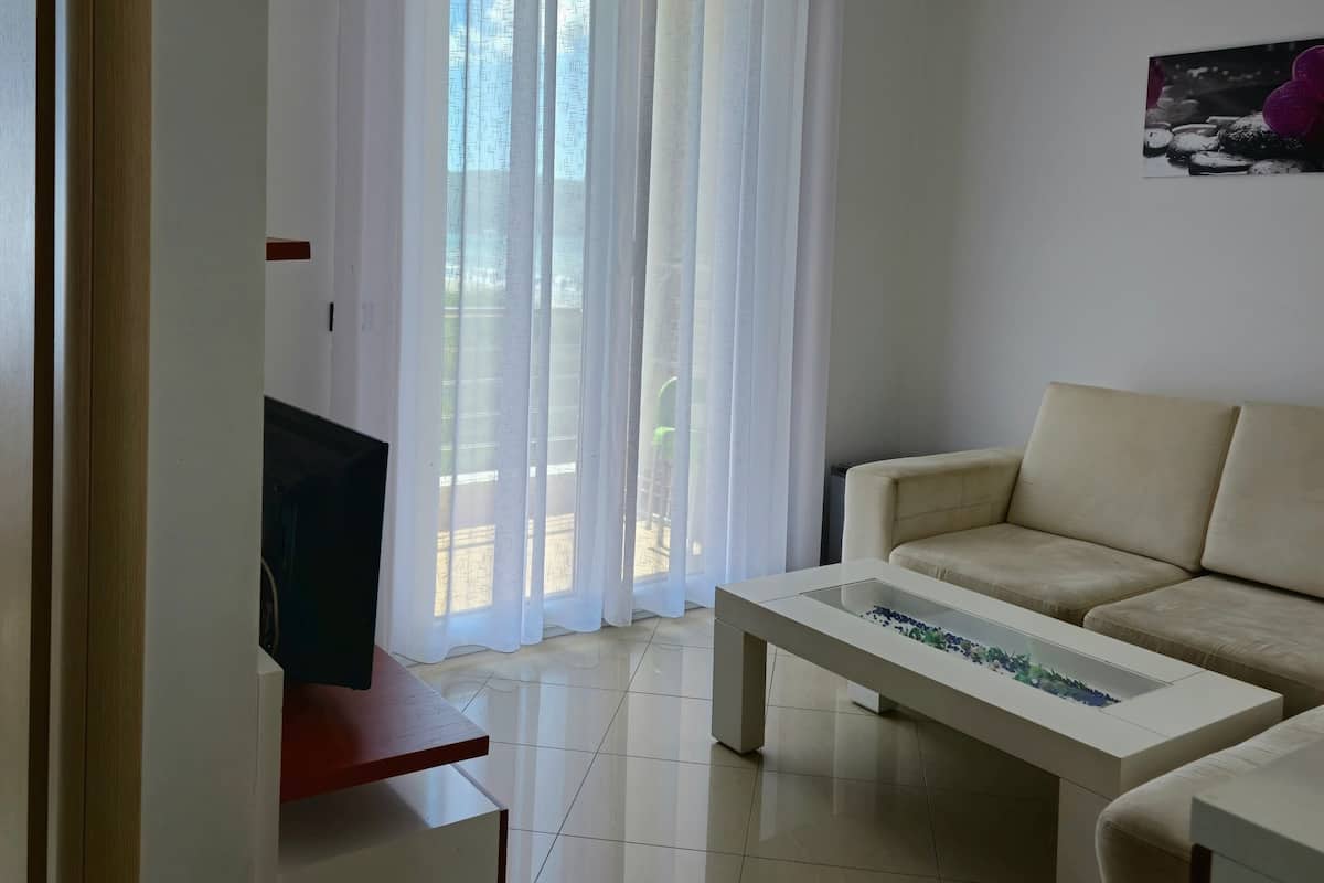 Chambre Double Confort, balcon, vue partielle sur la mer