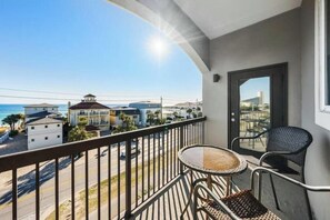 Property grounds - Beachview Condo C401 w/ Jacuzzi/pool (Destin)