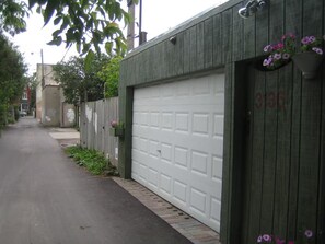 Property grounds - Cozy & Clean Studio in the Junction (Toronto)