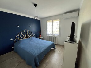 2 chambres, fer et planche à repasser, Wi-Fi, draps fournis