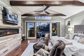 6 bedrooms, iron/ironing board, WiFi, bed sheets