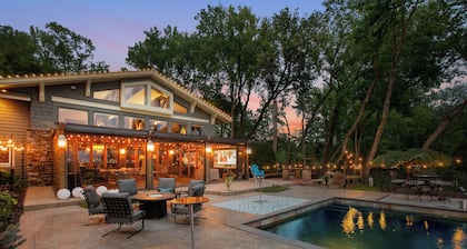 Private Grand Lodge with pool, lake & pickleball courts