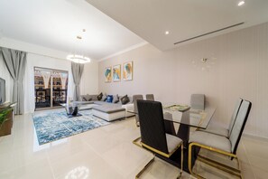 Design-Apartment, Nichtraucher, Strandblick | Wohnbereich | Smart-TV, Netflix, Streaming-Dienste