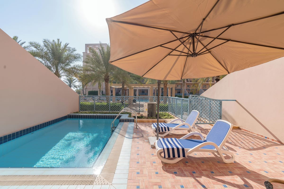 Private pool