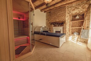 Sauna y tina de hidromasaje 
