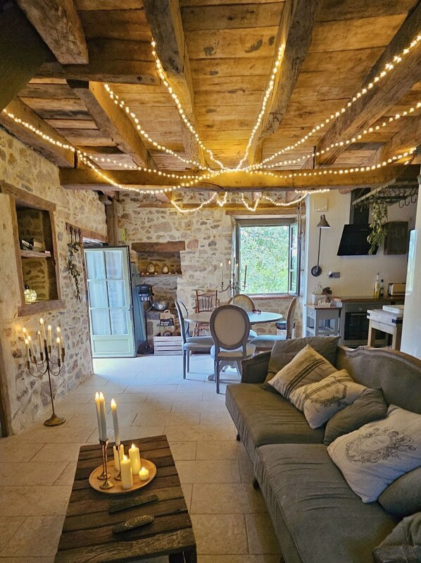 Casa conforto | Área de estar | Brinquedos