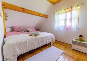 2 bedrooms, iron/ironing board, WiFi, bed sheets - Vita Natura house in wonderful Rukljevina with sauna and jacuzzi (Rukljevina)