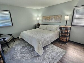 3 slaapkamers, een strijkplank/strijkijzer, wifi, beddengoed