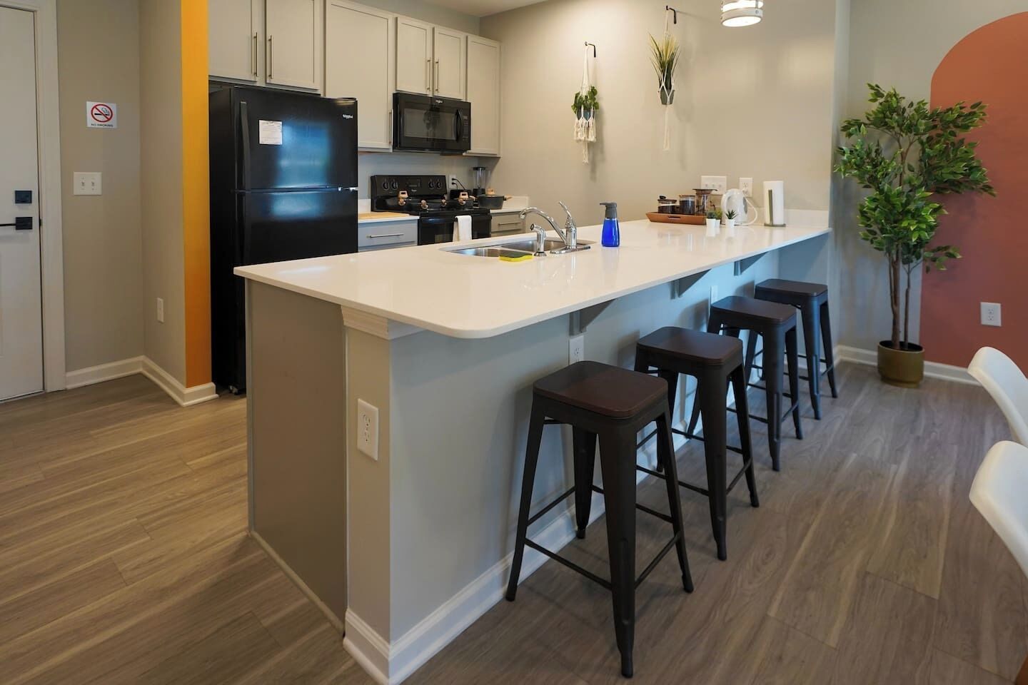 雪櫃、微波爐、焗爐、爐具