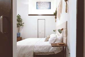 Iron/ironing board, WiFi, bed sheets - Cozy Mill Loft w/ 2 king beds, huge windows (Spartanburg)