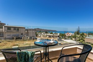 Outdoor dining - Superior Villa Marina Mare / Hammam / Sauna (Agia Marina)