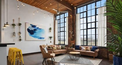Spacious Loft w/ 2 King Beds + Pool & Gym