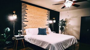Desk, iron/ironing board, WiFi, bed sheets