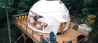 Treetop Getaway w/ Hot Tub • Peaceful retreat