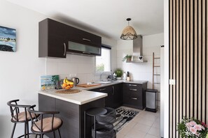 Fridge, microwave, oven, coffee/tea maker - Ti Cosy - 7min de la Plage (Fréhel)