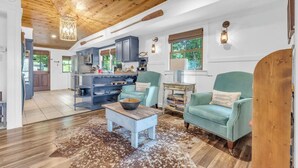 Unclassified image, 3 of 52, button - 3/2 Lake Front - Hot Tub - 2 King Beds - Sleeps 8 (Lyman)