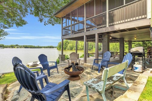 3/2 Lake Front - Hot Tub - 2 King Beds - Sleeps 8