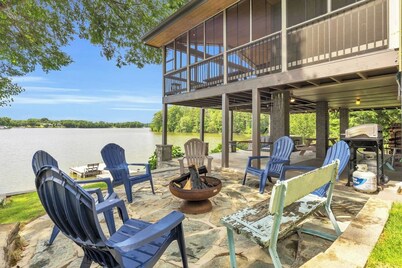 3/2 Lake Front - Hot Tub - 2 King Beds - Sleeps 8