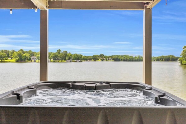 Tina de hidromasaje al aire libre