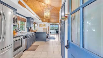 冰箱、微波炉、烤箱、炉灶