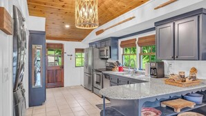 A modern kitchen with granite countertops, stainless steel appliances, and a large island. - 3/2 Lake Front - Hot Tub - 2 King Beds - Sleeps 8 (Lyman)
