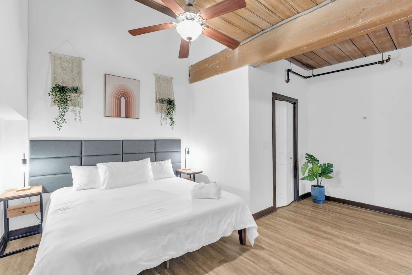 Desk, iron/ironing board, WiFi, bed sheets