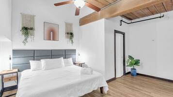 Desk, iron/ironing board, WiFi, bed sheets