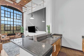 Interior - Ideal for long stays w/ 2 king beds, gym & pool (Arcadia)