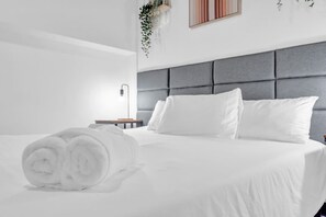 Desk, iron/ironing board, WiFi, bed sheets