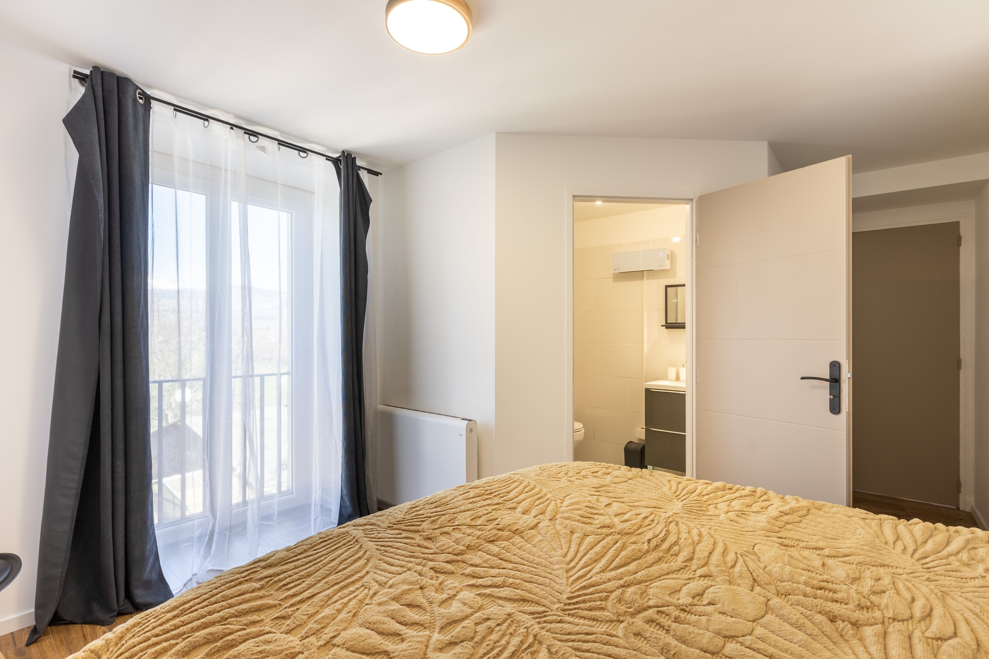 3 dormitorios, tabla de planchar con plancha, wifi gratis y ropa de cama