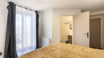 3 dormitorios, tabla de planchar con plancha, wifi gratis y ropa de cama