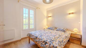 2 chambres, fer et planche à repasser, Wi-Fi gratuit, draps fournis