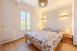 2 bedrooms, iron/ironing board, free WiFi, bed sheets