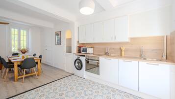 Réfrigérateur, micro-ondes, four, lave-vaisselle