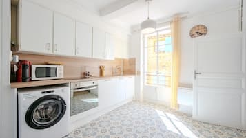 Réfrigérateur, micro-ondes, four, lave-vaisselle