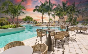 Outdoor pool - Stay Sol Downtown (Miami)